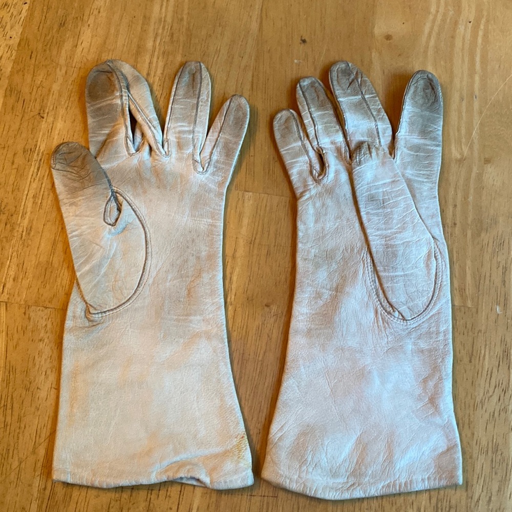 Vintage womens gloves, 6 1/2, soft cream color light leather, made In France, #7